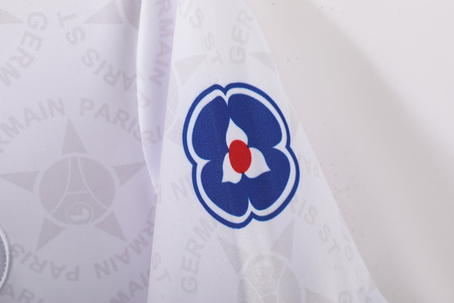 Maglia originale del PSG 1995/1996: stile rétro e passione parigina"