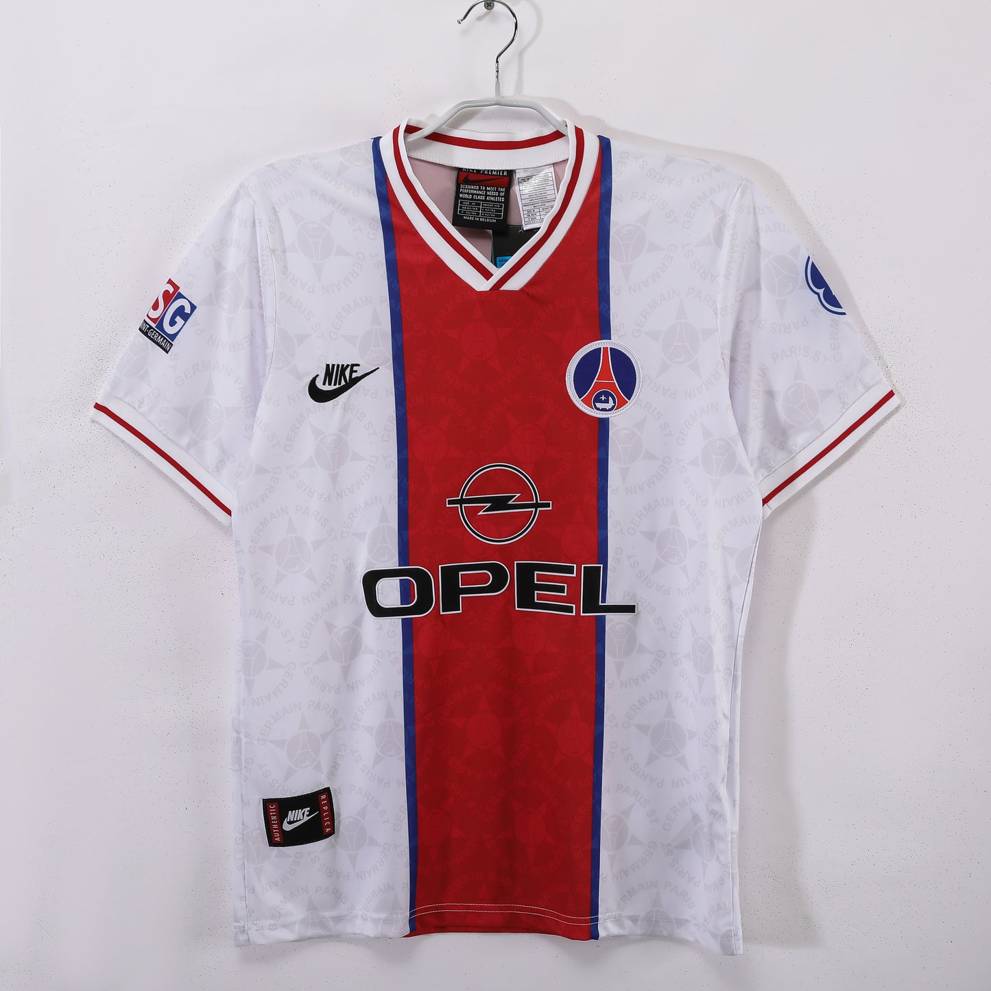 Maglia originale del PSG 1995/1996: stile rétro e passione parigina"
