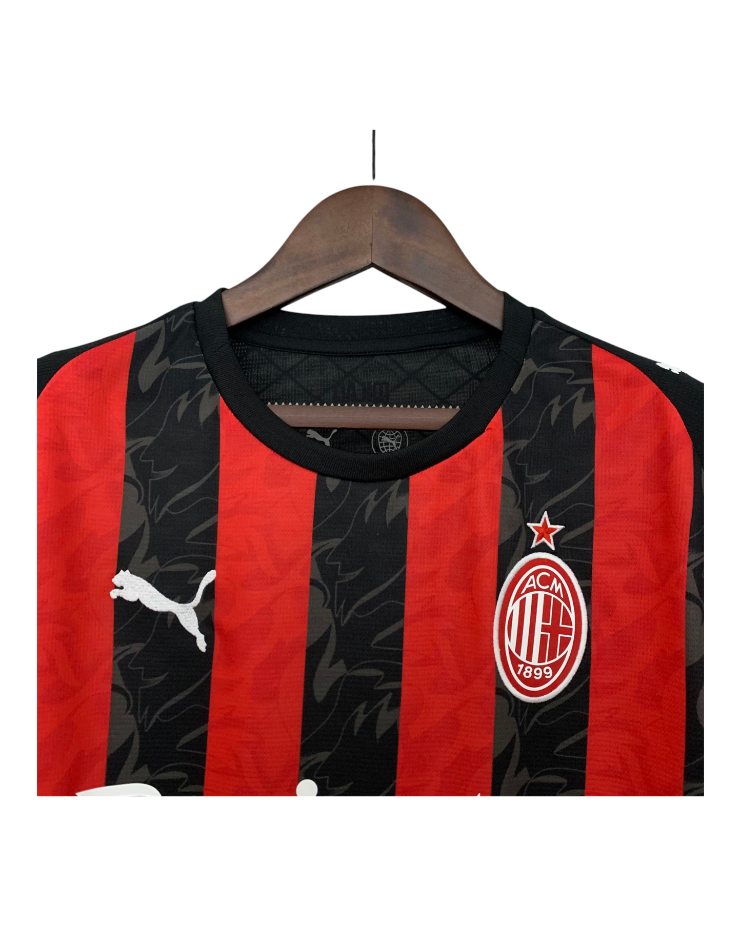 Rosso Futuro – L’Identità del Milan 2025/26