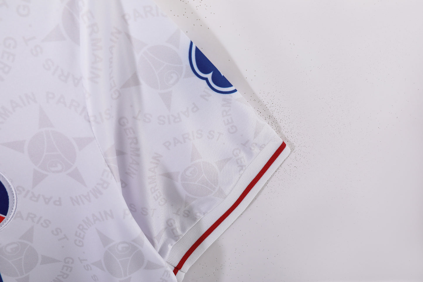 Maglia originale del PSG 1995/1996: stile rétro e passione parigina"