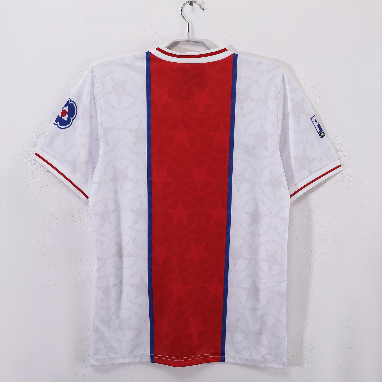 Maglia originale del PSG 1995/1996: stile rétro e passione parigina"